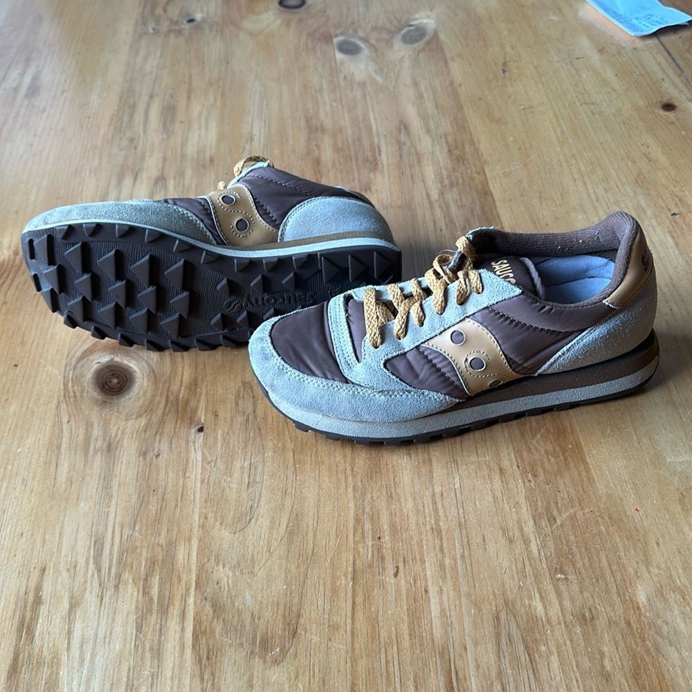 Saucony Jazz originals. Worn but still have life in them. Vintage color.